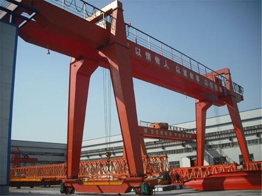 ME型雙梁吊鉤門(mén)式起重機(jī) ME型雙梁吊鉤門(mén)式起重機(jī)